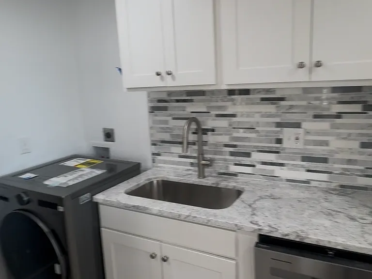 3508 N Robinson Ave #4 — Photo 4