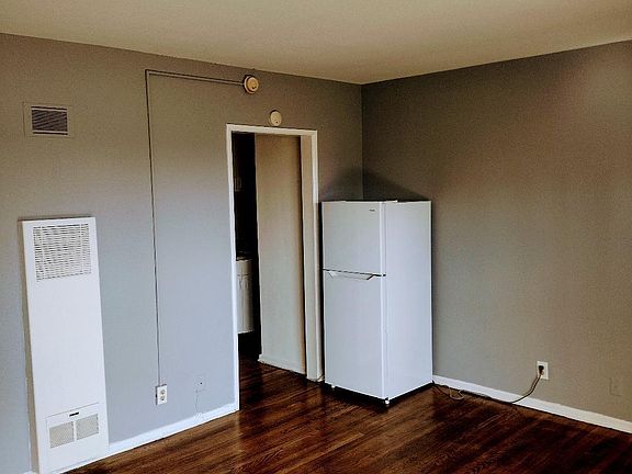 3rd image of 2141 N Cahuenga Blvd #16