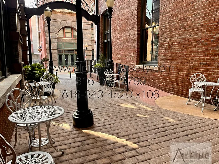 1 bed, 1.0 bath, 766 sqft, $1,475 — Photo 2