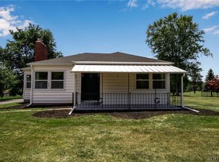 7048 Chestnut Ridge Rd, Lockport, NY 14094