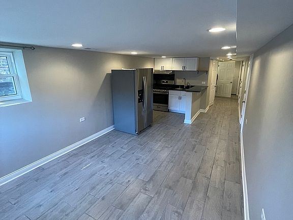 2nd image of 4736 S Maplewood Ave #1