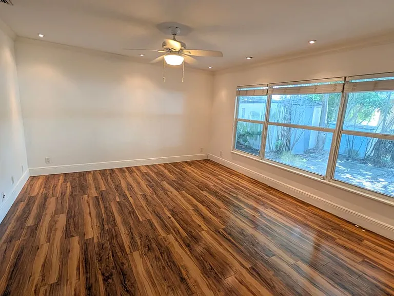 1448 NE 27th Ct — Photo 5