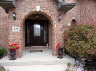 121 Taylor Lake Dr, Troy, IL