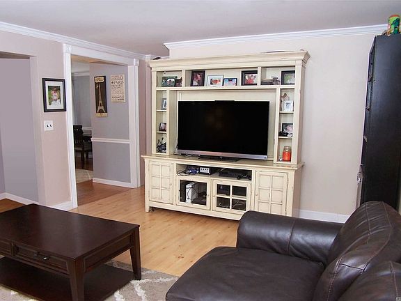 5th image of 26 Northridge St