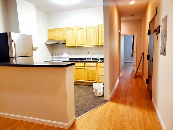 5th image of 220 N 13th St Floor 2