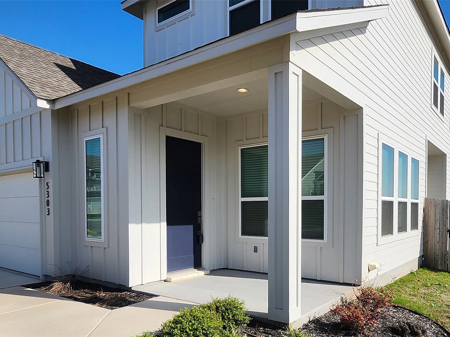 3 bed, 3.0 bath, 1905 sqft, $2,200 — Photo 2