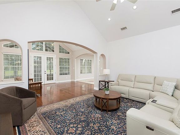 4th image of 2001 Fairway Ct