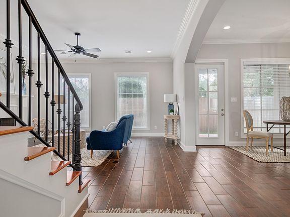 3rd image of 101 Garden Wood Ln