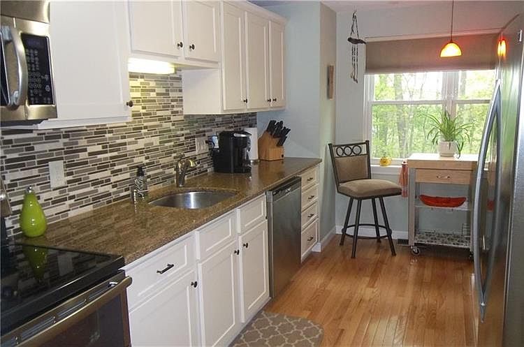 1st image of 351 New London Ave Unit 201