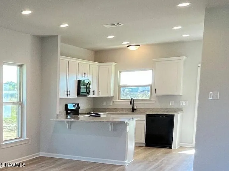 116 Brattle Ct — Photo 3
