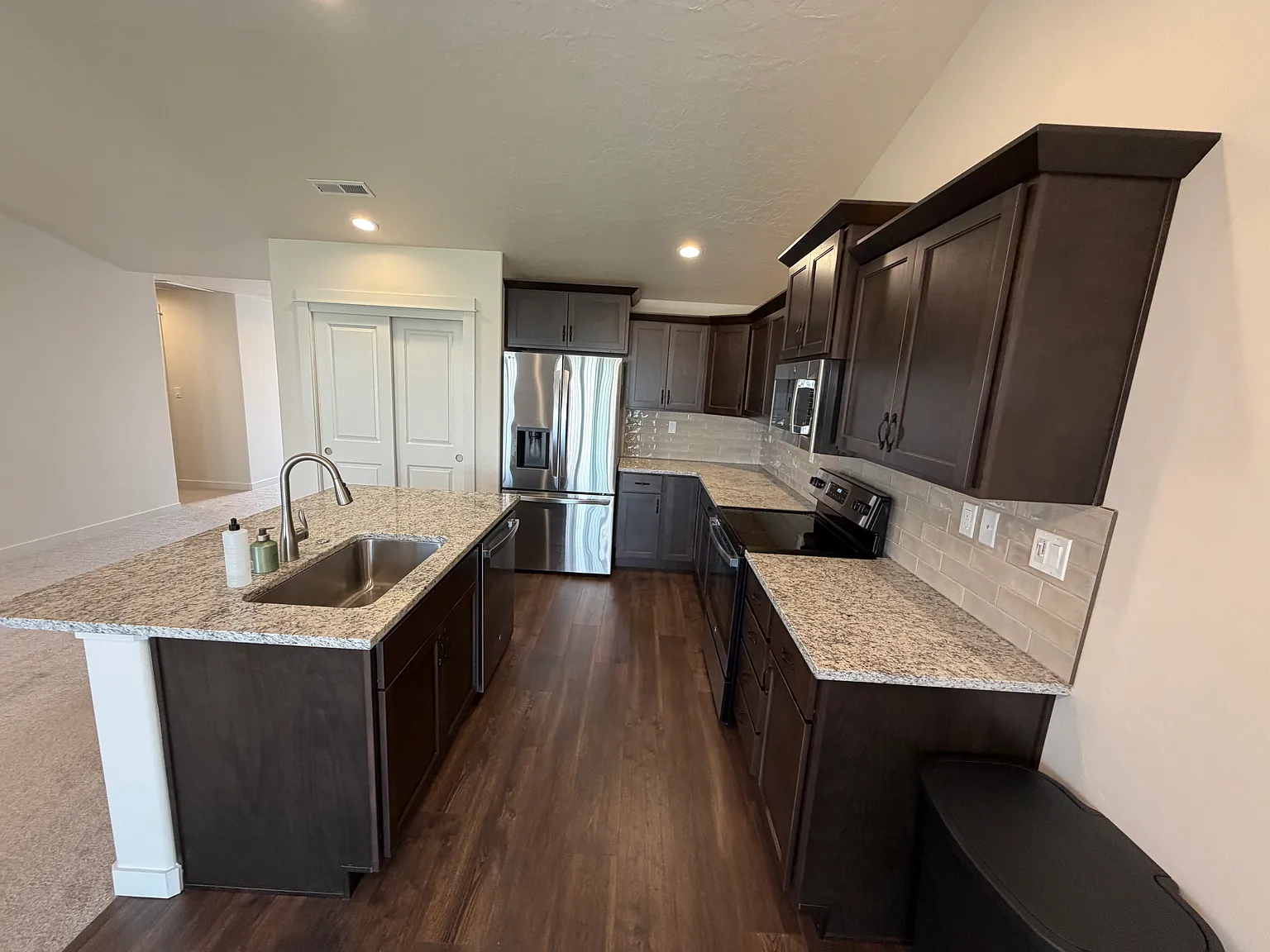 3 bed, 1409 sqft, $2,500 — Photo 3