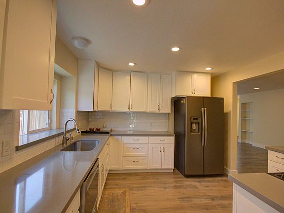 2nd image of 2051 Pulgas Ave