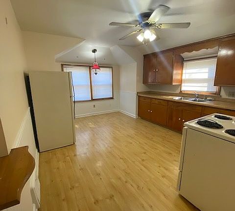 4th image of 5716A N Dexter Ave