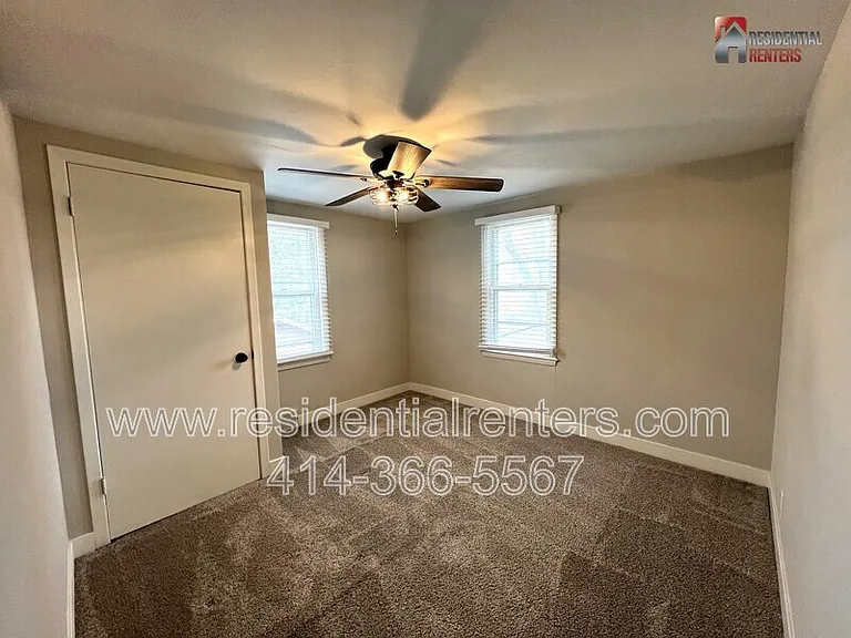 10918 W Wells St — Photo 13
