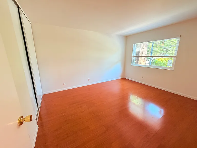 111B Ascot Ct — Photo 25