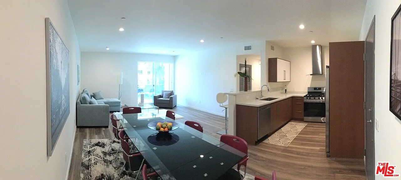 3 bed, 3.0 bath, 1470 sqft, $3,900 — Photo 3