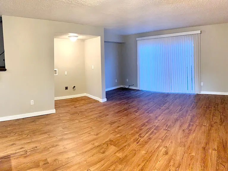 540 W Maple St #25 — Photo 5