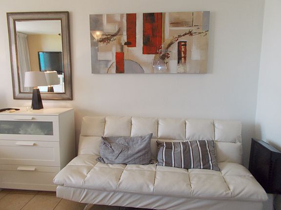 5th image of 19201 Collins Avenue #524