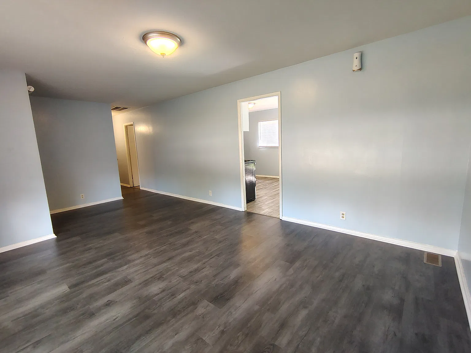 3 bed, 1075 sqft, $1,200 — Photo 3