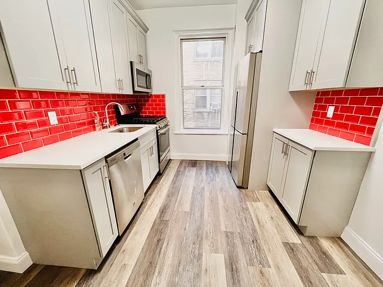 730 W 183rd St #2C — Photo 5