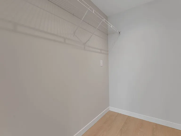 McKinnley Apartments - Luxury Studios! — Photo 28