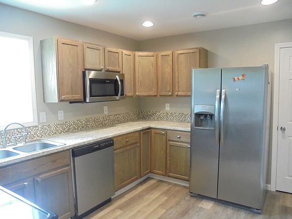 4th image of 1105 Edgewood Dr