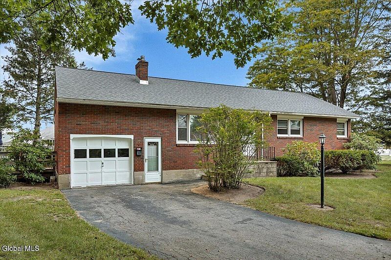 2nd image of 1045 O'Brien Avenue