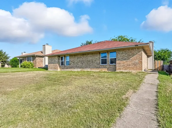 3407 Republic Dr, Forest Hill, TX 76140