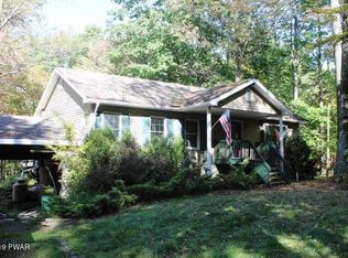 90 Humming Bird Ln, Hawley, PA 18428