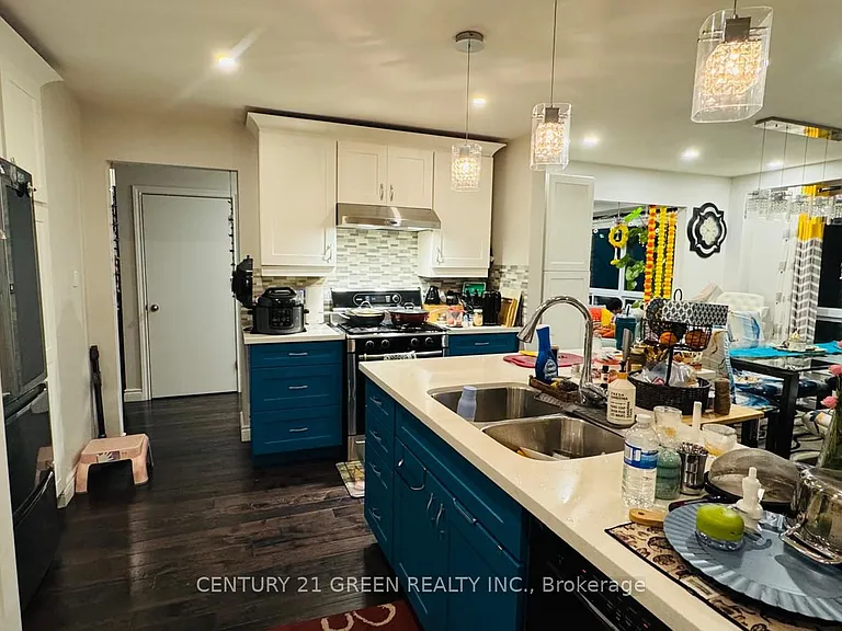 415 Aztec Dr #UPPER — Photo 6