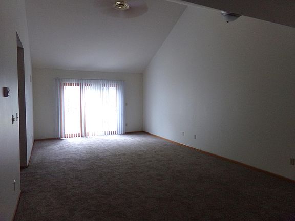 Living Room w/ Ceiling Fan