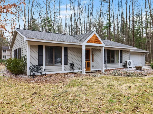 6782 White Pine Dr, Stanwood, MI 49346