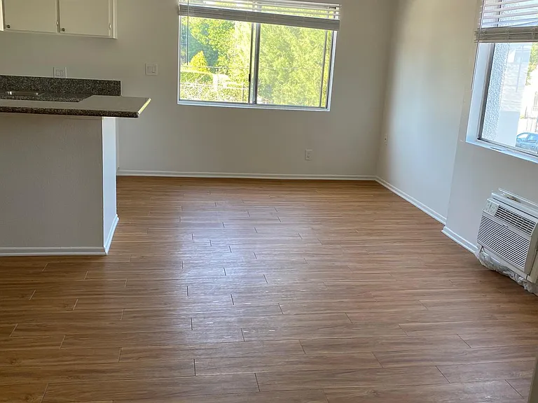 9017 Langdon Ave #12 — Photo 4