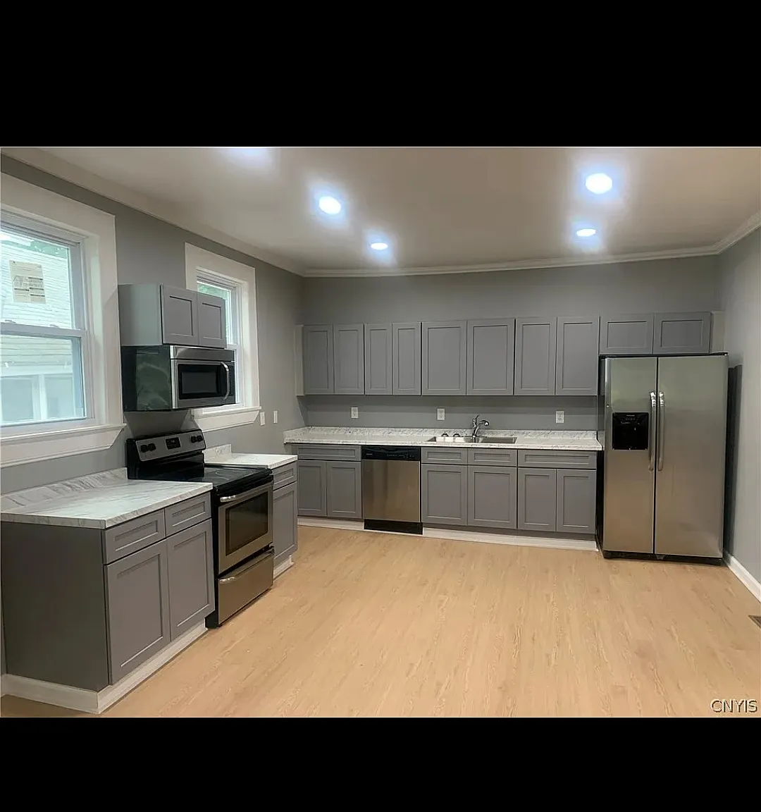 3 bed, 1317 sqft, $2,100 — Photo 2