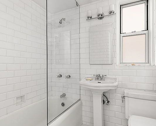 4th image of 333 E 43rd St APT 716