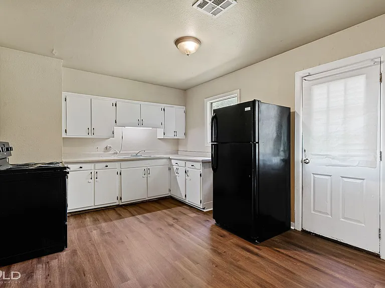 1219 Olwen Dr — Photo 9