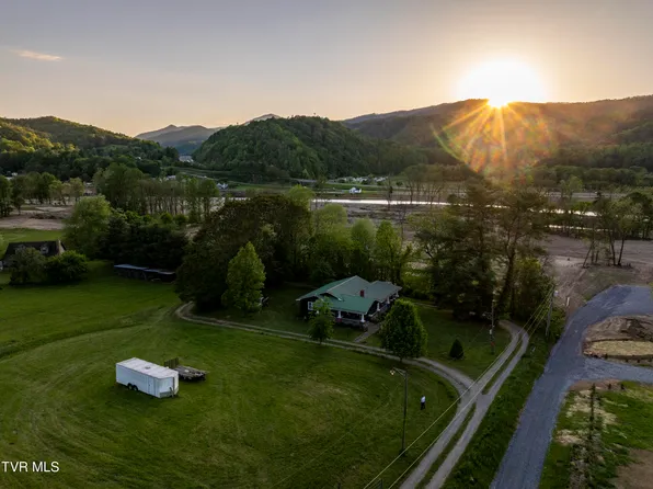 701 Bailey Ln, Erwin, TN 37650