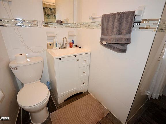 4th image of 3141 44th St #6