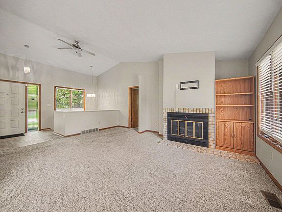 3rd image of 2810 S Wood Dale Dr