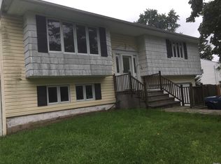 34 Circle Dr N, East Patchogue, NY 11772