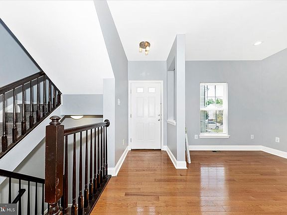 2nd image of 201 Arbor Vista Ln