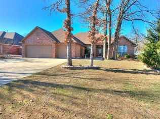55 Woodlands Dr, Harrah, OK 73045