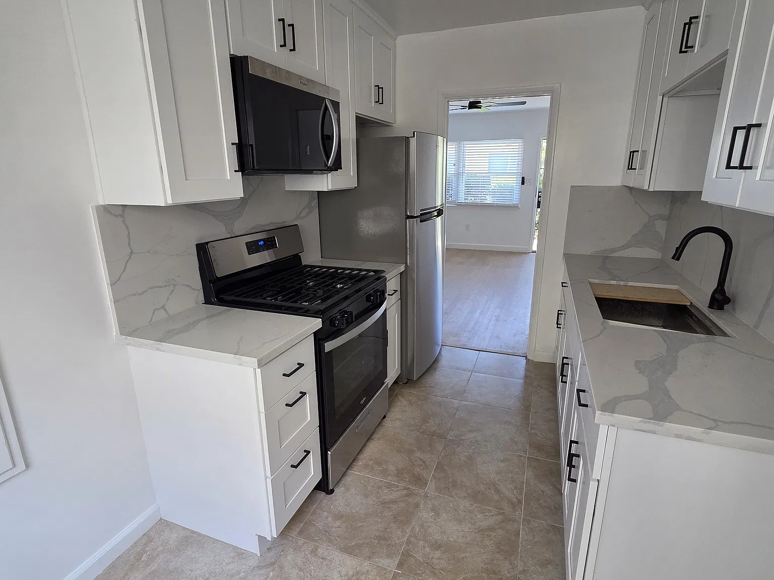 Studio, 400 sqft, $2,100 — Photo 2