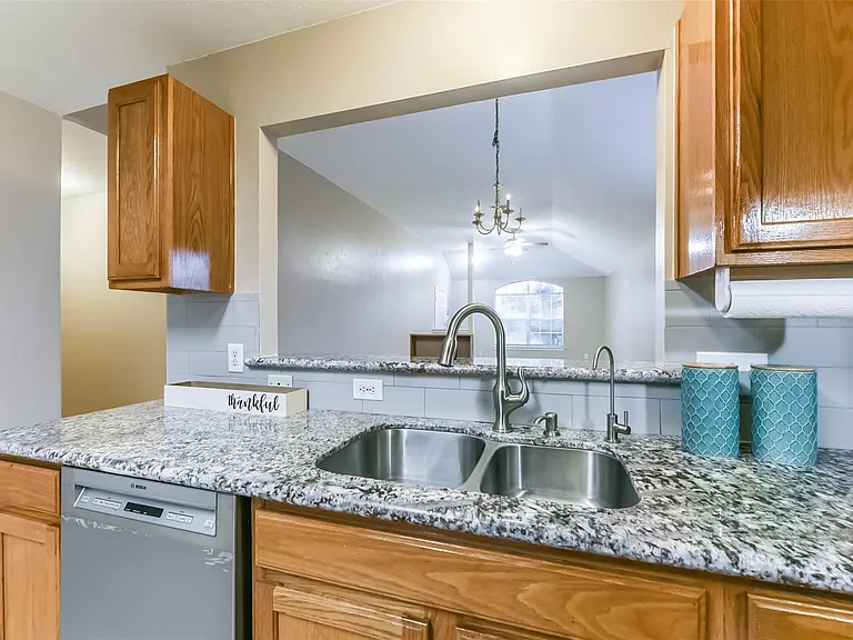 8322 Kingsbridge Meadow Dr — Photo 10