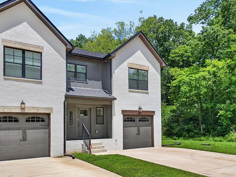 1088 Old Clarksville Pike #B — Photo 2