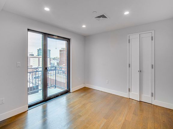 4th image of 25-40 31st St #6