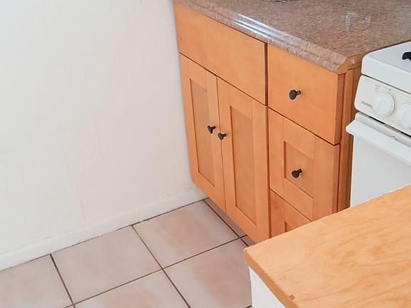 2nd image of 3019 Harbor Dr APT 3