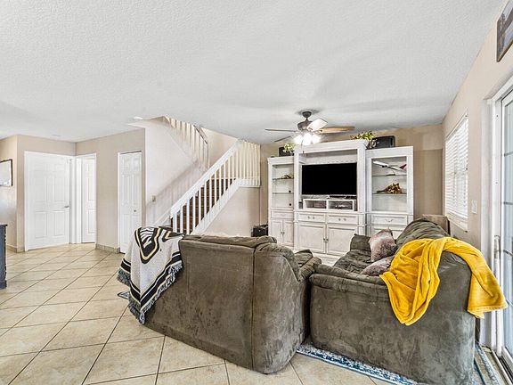 5th image of 4656 Lakeside Cir