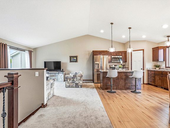 5th image of 422 Bluebird Dr NW