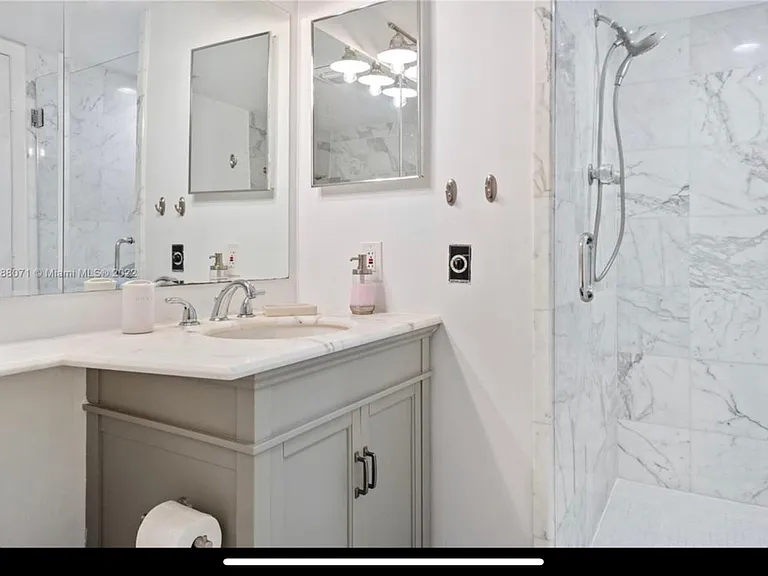 400 S Pointe Dr #1102 — Photo 19